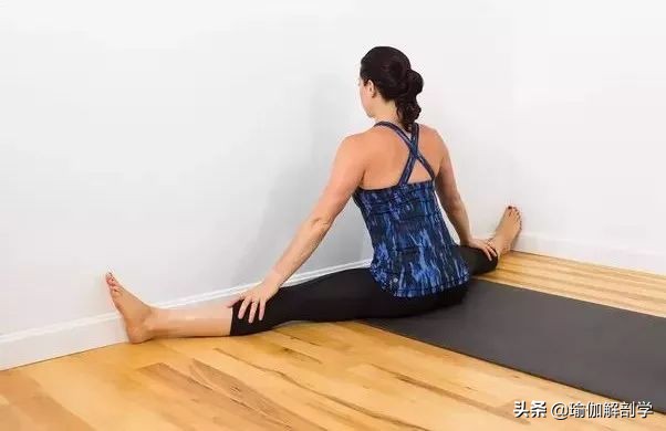 瑜伽横叉热身瑜伽体式,瑜伽零基础怎么学会竖叉