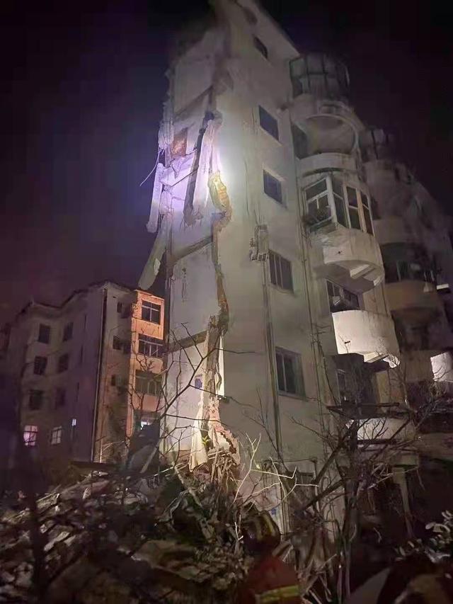 预制板坍塌的原因,预制板楼房渗漏会引起楼房坍塌吗