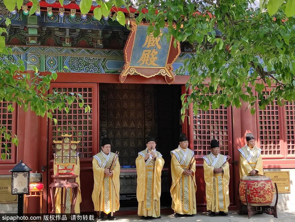 一个地铁站三条线,地铁边的吃喝玩乐