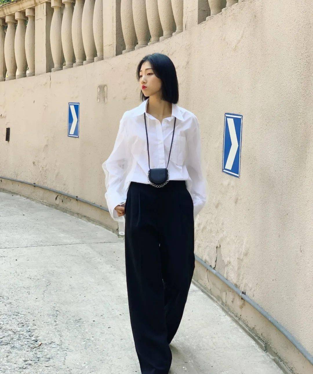 今年最火的斜挎腰包,腰包该怎么搭配