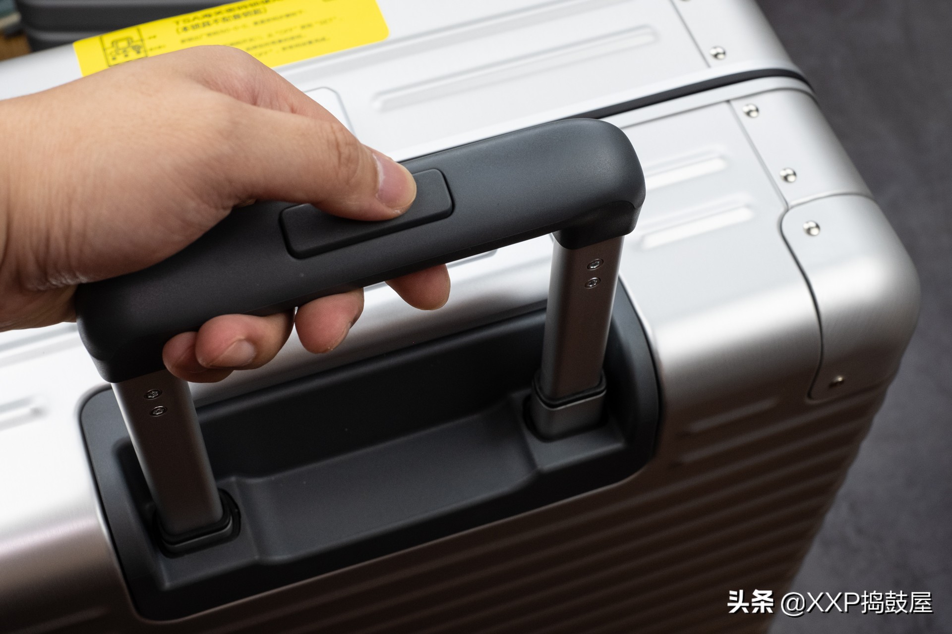 钛镁合金旅行箱,京东京造旅行箱的东西质量怎么样