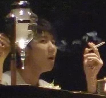 众所周知吸烟对身体健康有害,吸烟有害健康并影响他人身体