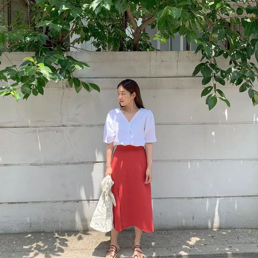 夏季穿亚麻的衣服好还是纯棉的好,夏天穿亚麻舒服还是棉舒服