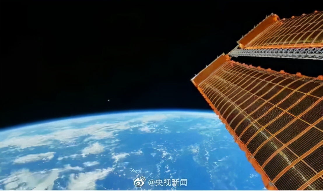 央视boys合体献唱平凡之路,boys唱平凡之路