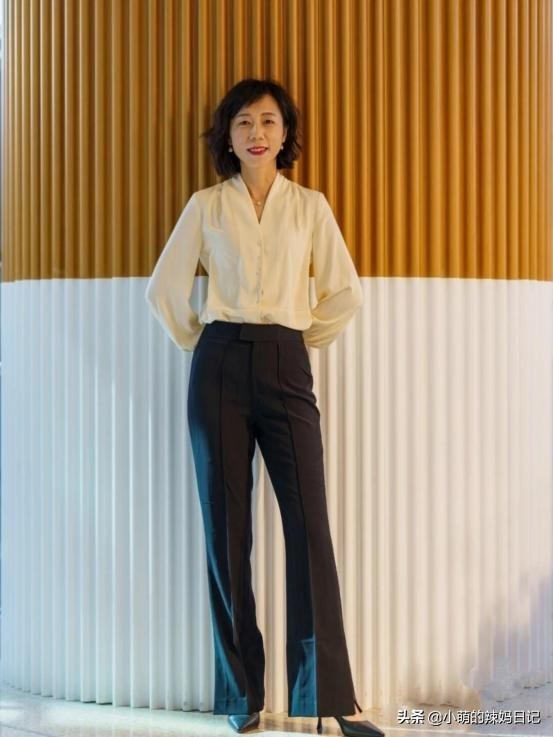 西装小脚直筒裤雪纺衫春夏,紧身裤搭配露肩衫洋气还清新减龄