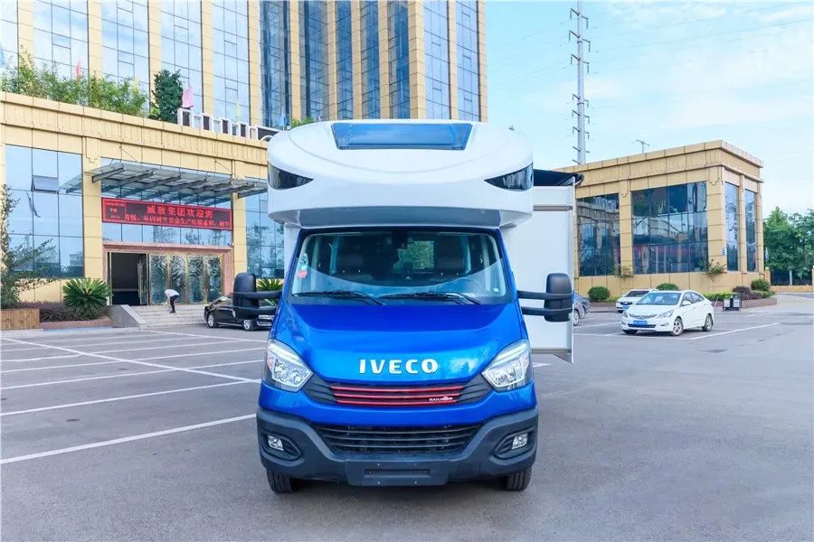 凤凰上途C1双拓旗舰版可住6人的“蓝精灵”48V20度电水电高配