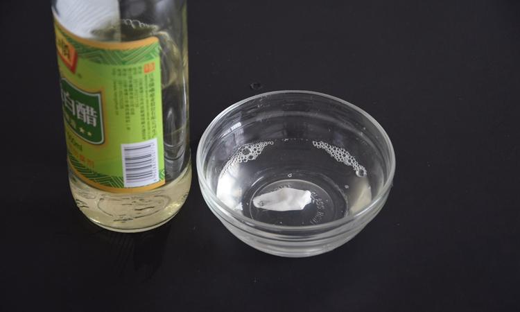 衣服褪色怎么洗变新衣服,旧衣服怎样洗可以变新衣服