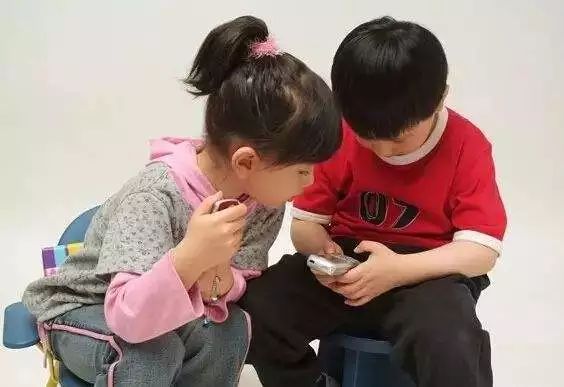 妈妈请别再沉迷手机,家长和孩子都爱玩手机怎么办