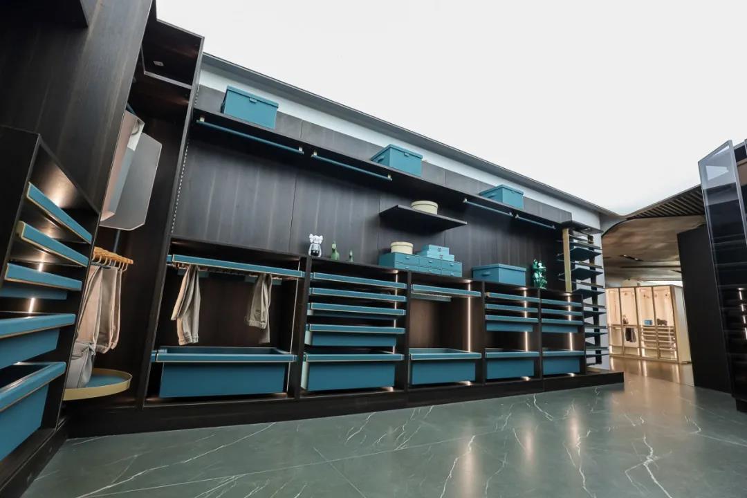 鎮嶉珮闆嗗洟鑲′唤鏈夐檺鍏徃鍥剧墖,鎮嶉珮浜旈噾瀹樼綉