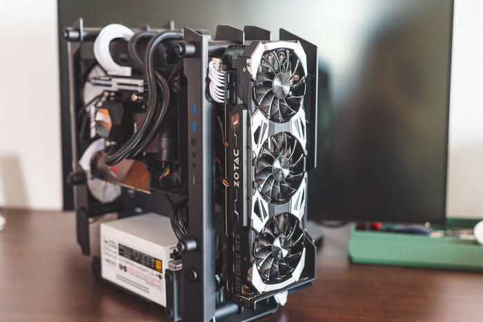 圣诞节前装一台白色的ITX性能钢炮游戏主机