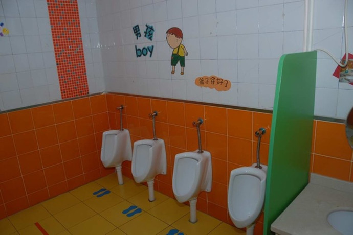 孩子在幼儿园不敢大便怎么开导,幼儿不愿意在幼儿园大便怎么办