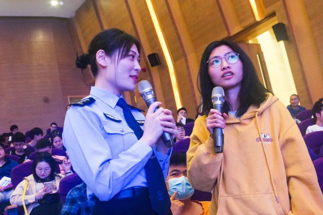 天河|点赞过万!警花姐姐现身华工,向大学生传授《防骗秘笈》,速速围观