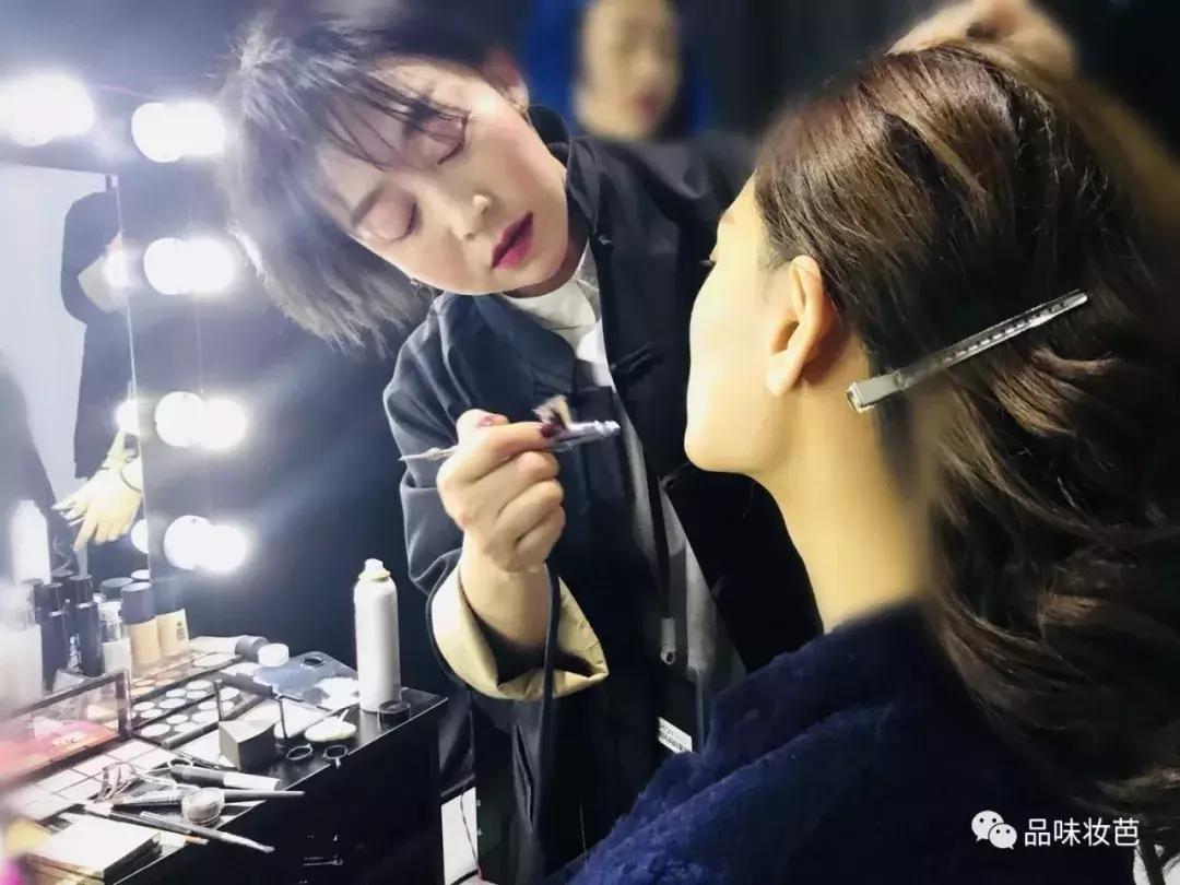 旗纪·上海时装周|特邀妆芭美学担任创意顾问，让旗纪更耀眼