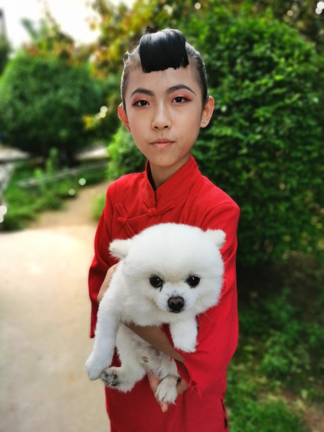 德福，不是人，是只狗！