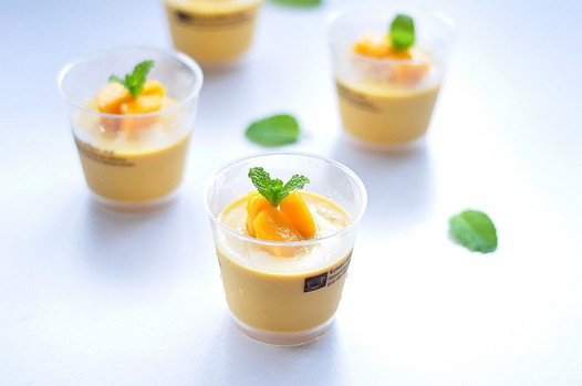 牛奶芒果布丁加白凉粉的做法,美味的芒果牛奶布丁来啦简单易学