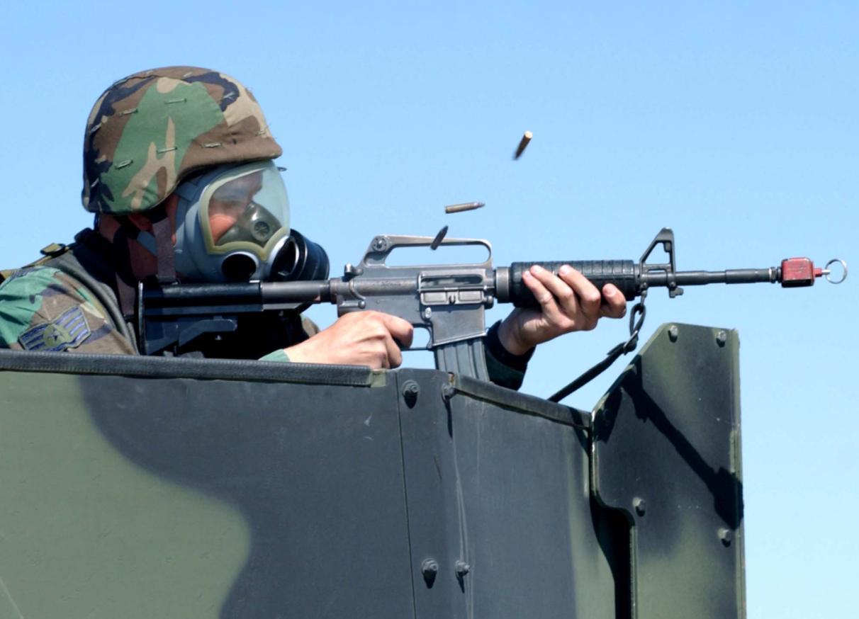 car15步枪是全自动的吗,美国产car15民用步枪