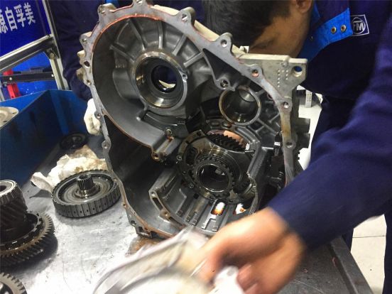 现代胜达手动挡变速箱维修,现代新胜达变速箱故障