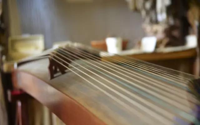 网上与实体店的乐器,乐器在网上买哪个店铺好