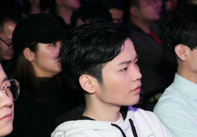 韦神和孤存谁枪法好,韦神直播说孤存