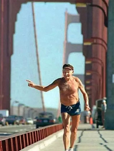 nike总裁菲尔奈特怎么去世的,nike是真的耐克吗