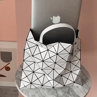 初入职场质感包包推荐,三宅一生包包属于什么档次的包包