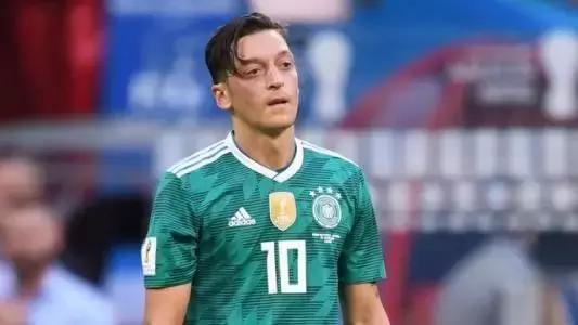 德国足球这一年:从光芒万丈到坠入深渊