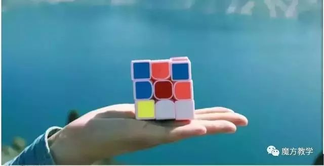 魔方怎么做到那么快,做好一面魔方后的教学视频