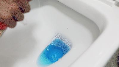 上厕所被水花溅到怎么处理,小便时被马桶水溅到了怎么处理