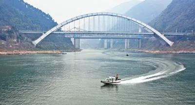 人民日报各种新闻报道,人民日报评论中央4台