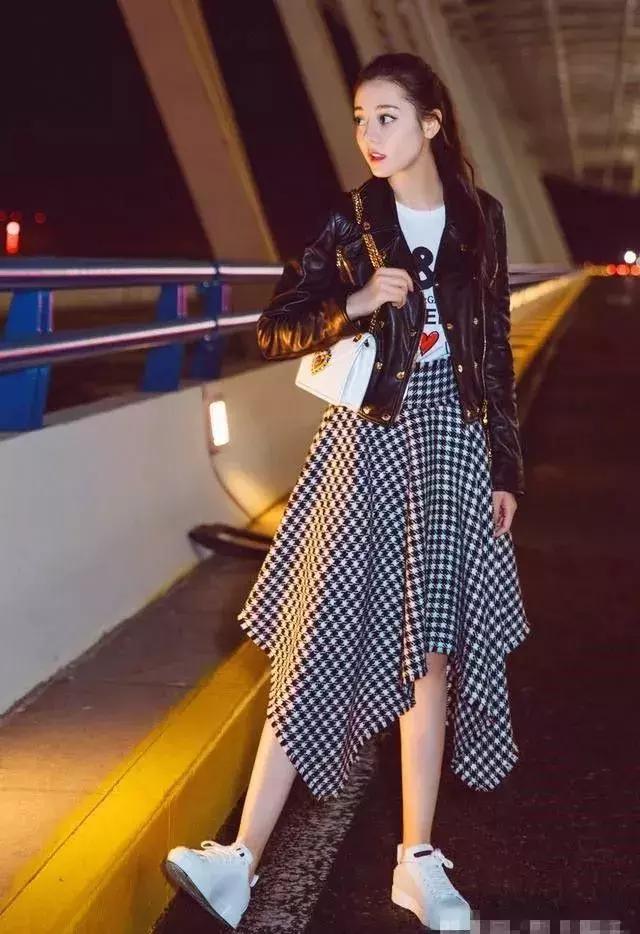 杨幂吴昕礼服图片,杨幂与吴昕穿同款连衣裙