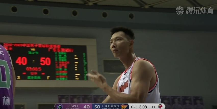 易建联杜锋反应,阿联失误杜锋反应