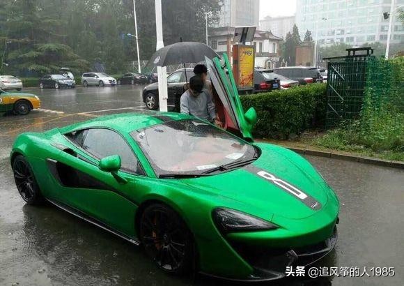 国足炫豪车,国足踢球令人气愤时刻