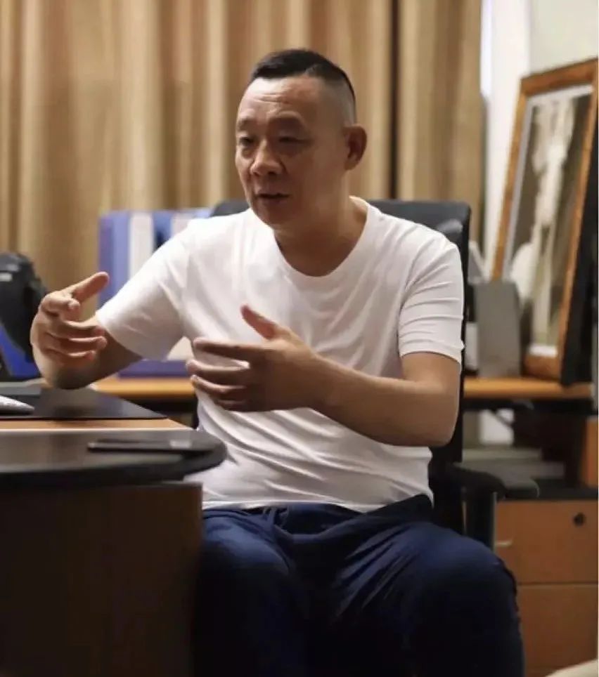 于东来欠债不敢出门的视频,商业鬼才于东来捐款5000万