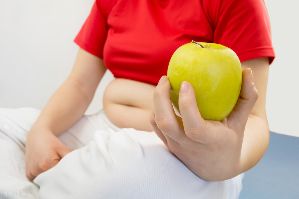 肚腩太大怎么减？戒掉2个恶习，坚持2个减腹方法，有效减低腰围