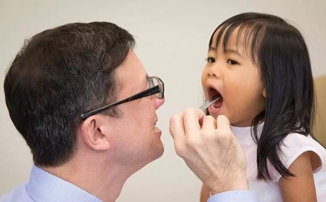 4岁儿子误把502滴进眼中,宝宝喝了502胶水怎么办