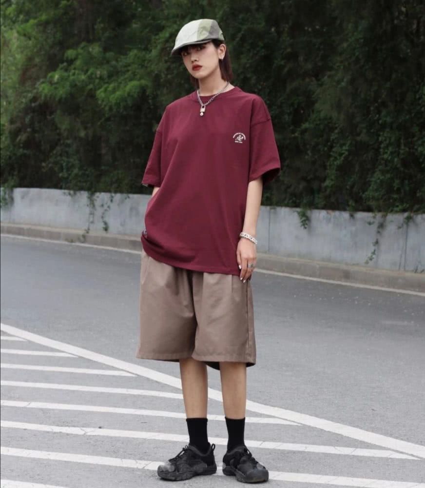 微胖女生大t恤怎么穿不显胖,肥版t恤怎么穿显瘦