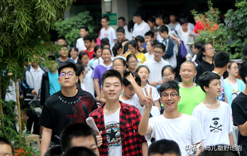 父母曾用过什么狠招阻止你早恋,当女儿早恋了父母应该怎么沟通