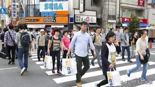 日本女生在中国,喜欢买几种“便宜货”,游客:可以炫耀好多天