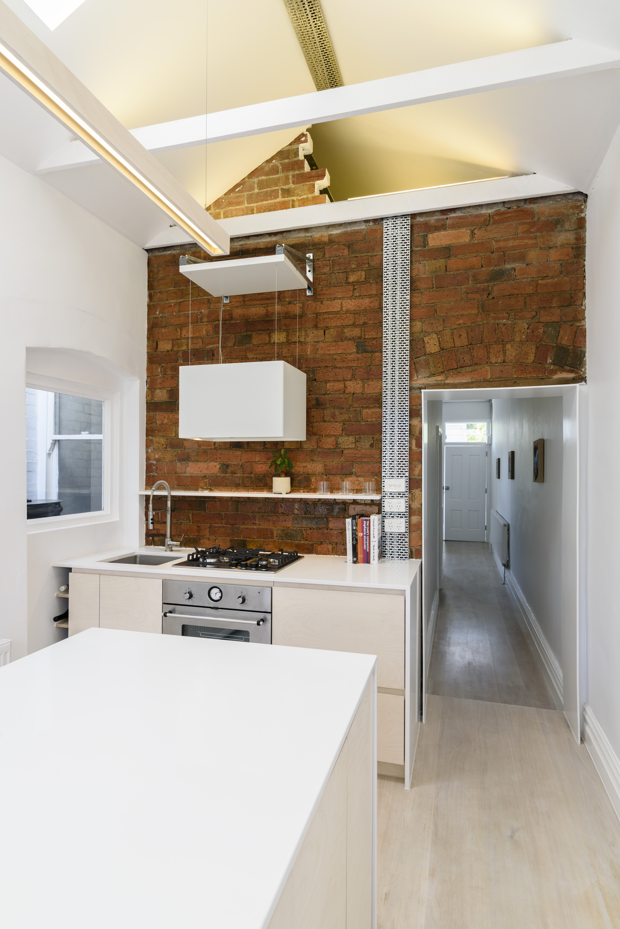 CurtainCottage，直线式灯光流转的英伦式小屋ApparteStudio