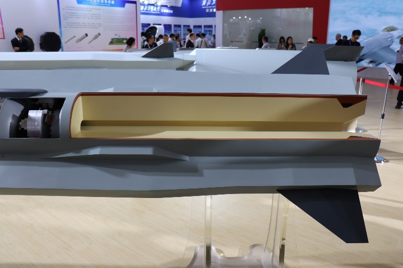 我国首款正式列装的高音速导弹,中国智能型海空两用高超音速导弹