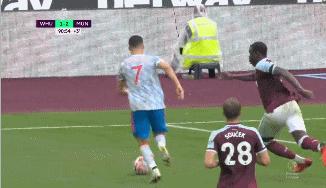 致敬C罗：5秒狂飙40米，超车回追！4大超燃镜头，真玩命了