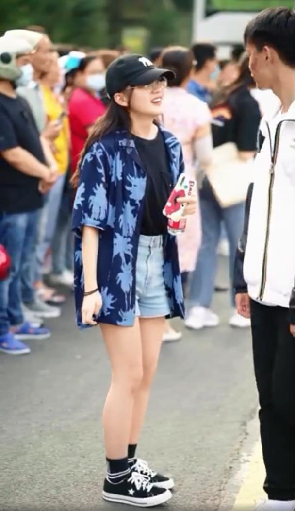 ​送花女孩后续，吸粉125万却变私密账号，这次键盘侠又赢了