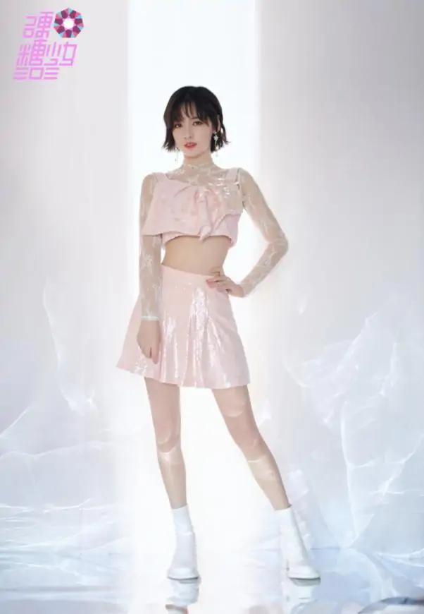 赵粤正面时尚照,赵粤穿长靴