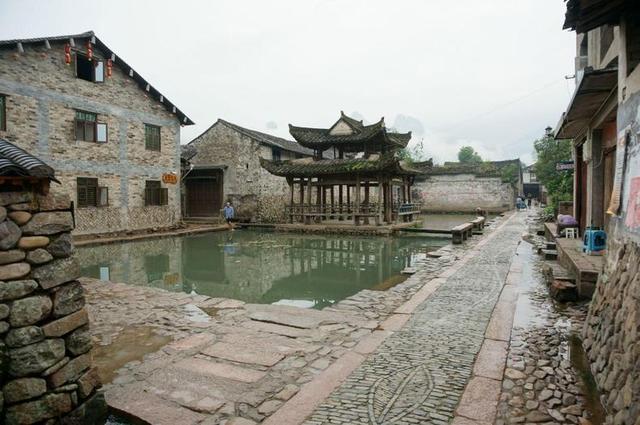 芙蓉古镇和千户苗寨哪个更值得去,芙蓉镇和千户苗寨哪个好玩