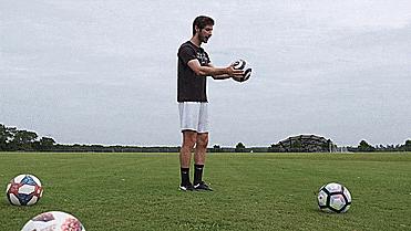 初学者学习颠球的八个建议,初学者如何学习颠球