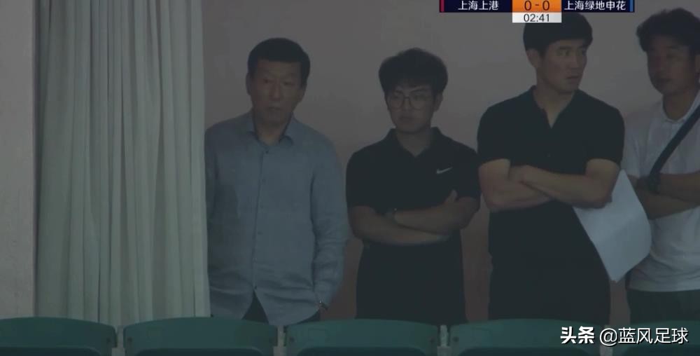 就这么不讲理！18岁新晋国脚遭无情碾压，连拉带拽也无法阻止进球