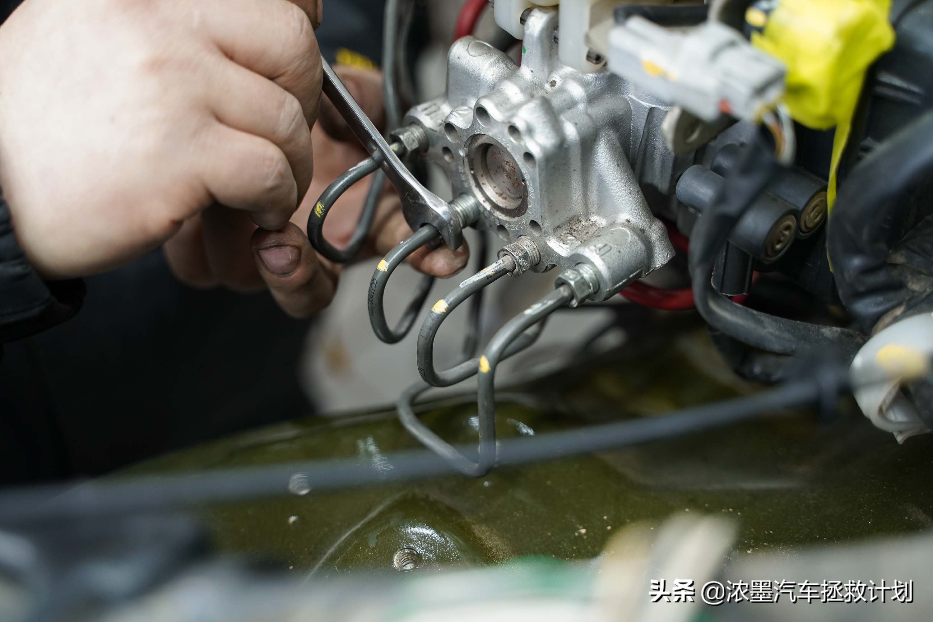 丰田霸道酷路泽带你翻山越岭,丰田兰德酷路泽低速4驱越野模式