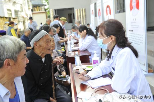 学党史感党恩献爱心办实事,医院义诊学党史为群众办实事活动