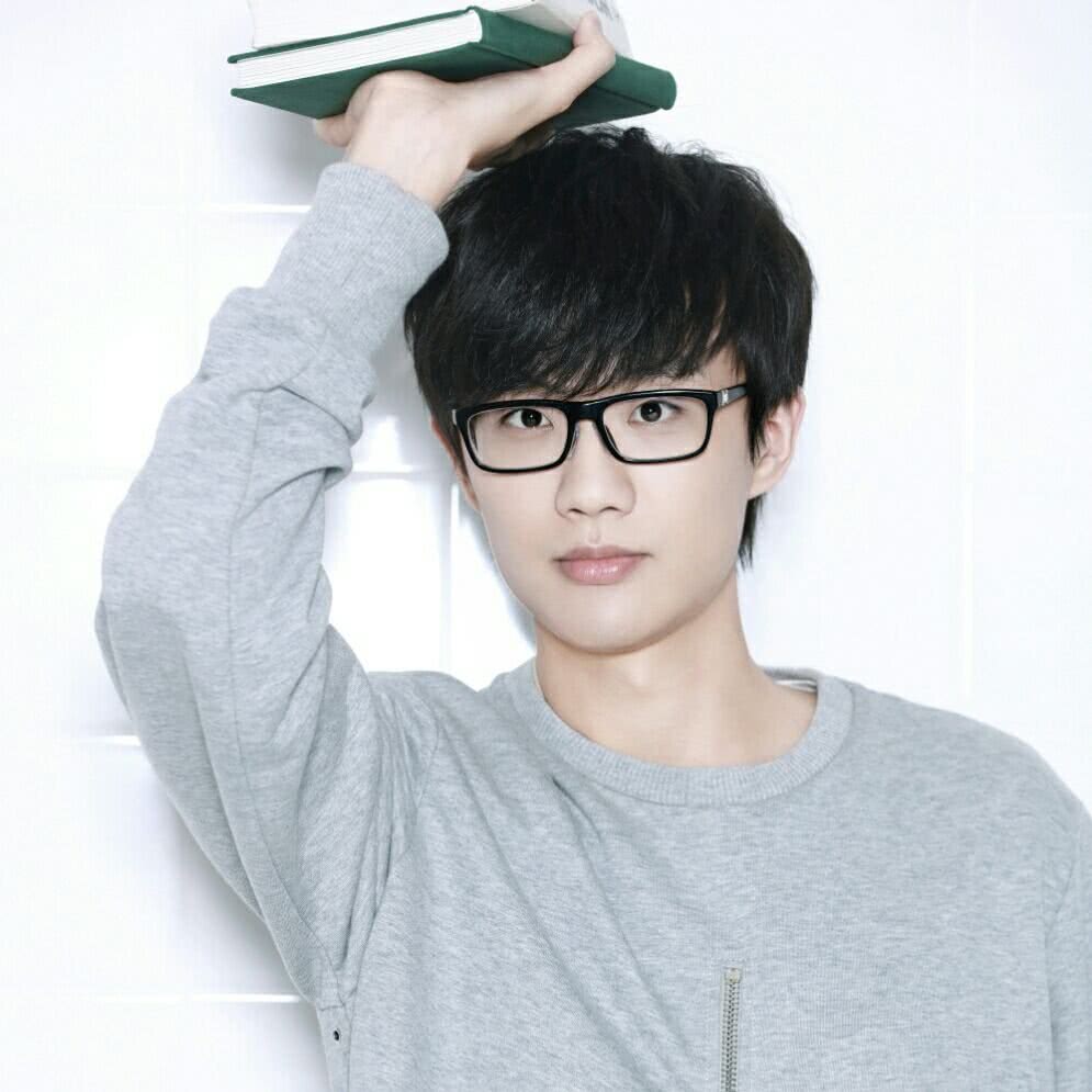 许嵩在乐坛的地位有没有薛之谦高,名气最高的歌手许嵩