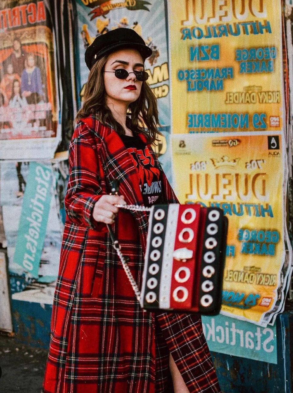 墨绿色格纹大衣怎样搭配好看,短款格纹毛呢大衣的搭配方法